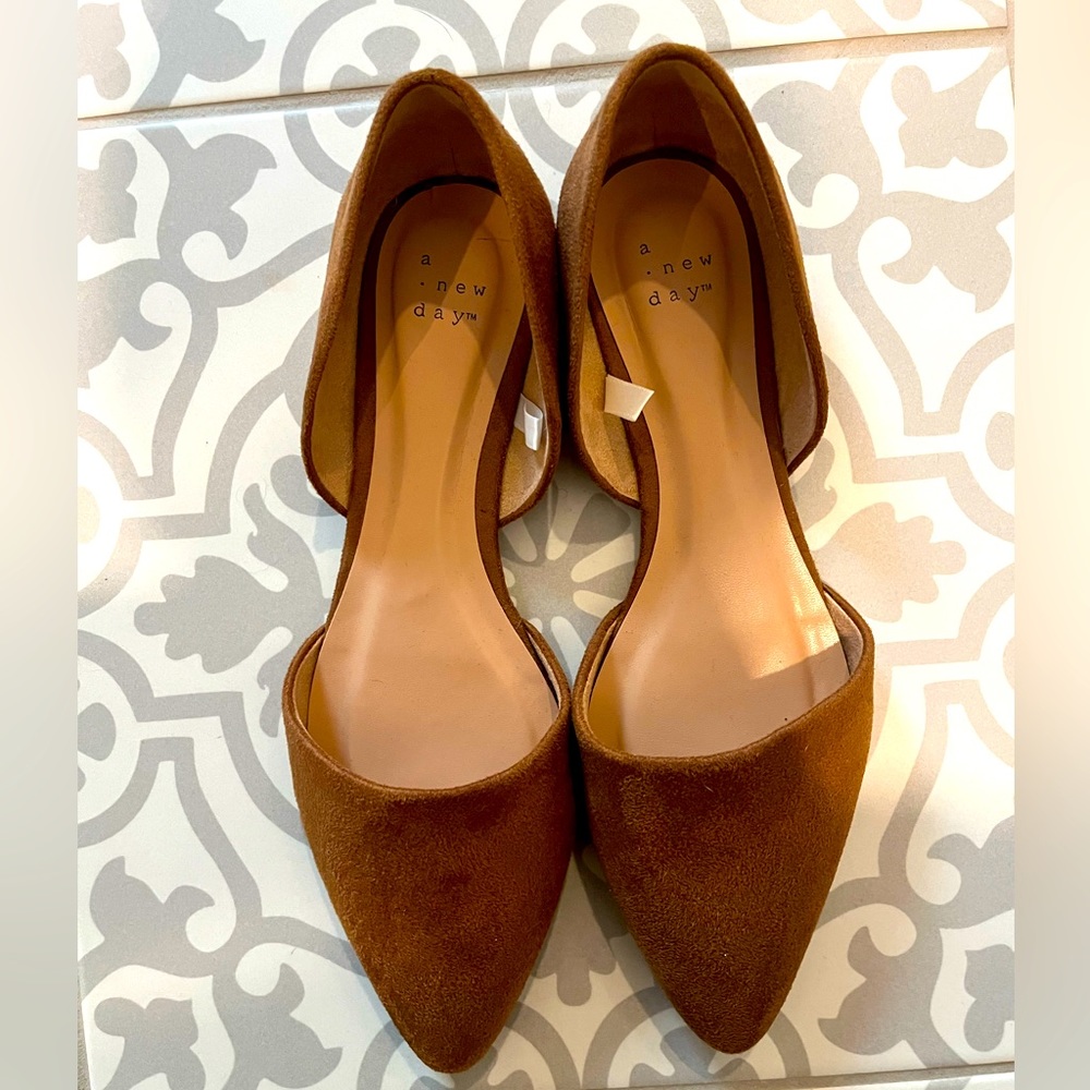 Women’s 9.5 Pointed Flats